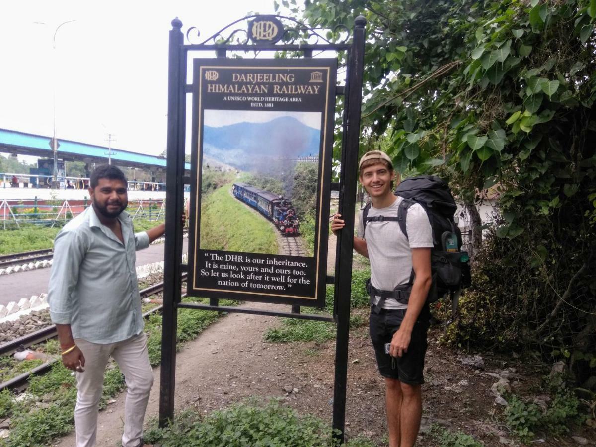 Atathi Niwas Guest House For Backpackers And Travellers Siliguri Εξωτερικό φωτογραφία